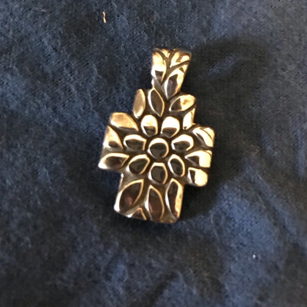 Rare James Avery Daisy Cross pendant